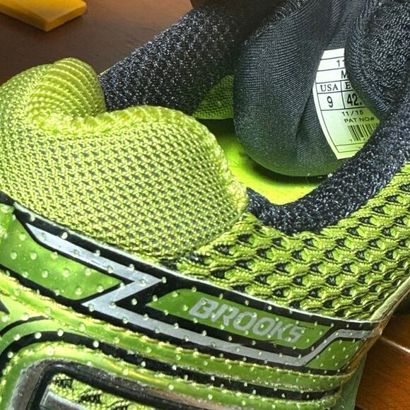 Brooks Adrenaline ASR 12 Mens Size 9 Med D Lime Green Black Trail Shoes 110195 main image 5